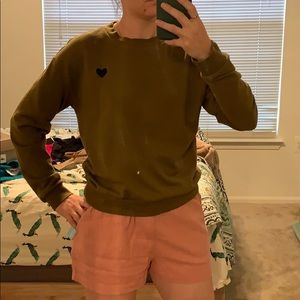 Army green heart long sleeve T/light sweatshirt S